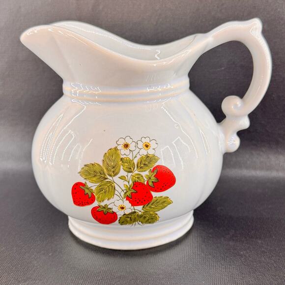 Vintage McCoy Strawberry Pitcher 7528 Cottage Core Summer - Picture 1 of 6